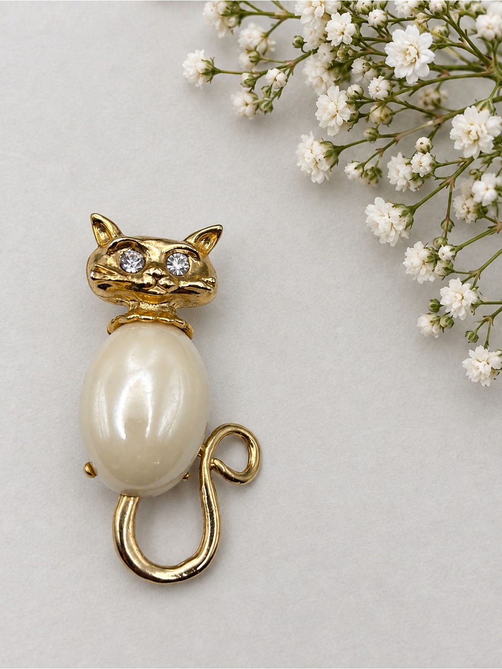 Vintage Cat Brooch Rhinestone Eyes